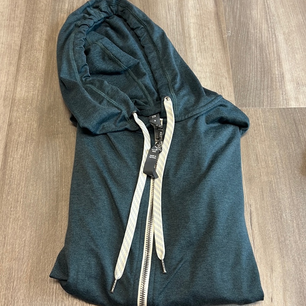 Vuori zip hoodie excellent condition size small